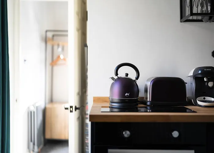 Cosy Modern Apartment With Free Parking