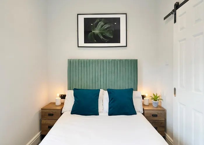 Cosy Modern Apartment With Free Parking