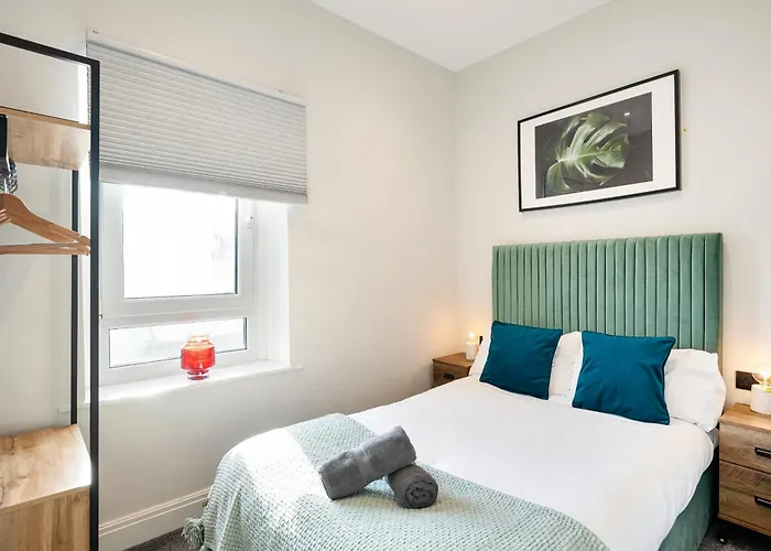 Cosy Modern Apartment With Free Parking