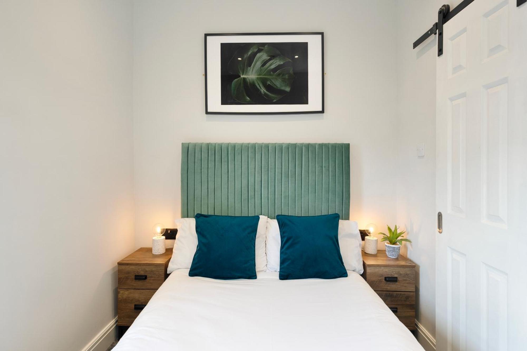 Holiday home Cosy Modern With Free Parking *