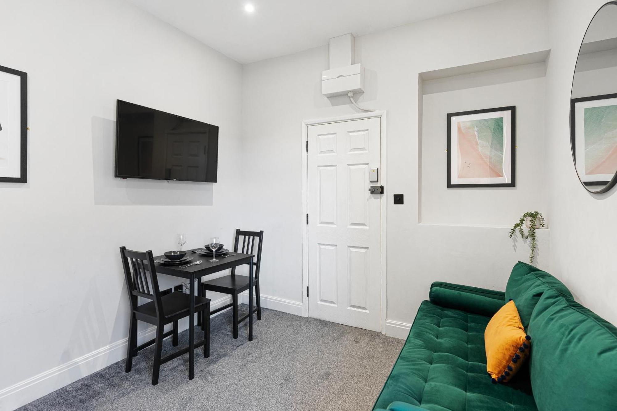 Cosy Modern With Free Parking *
