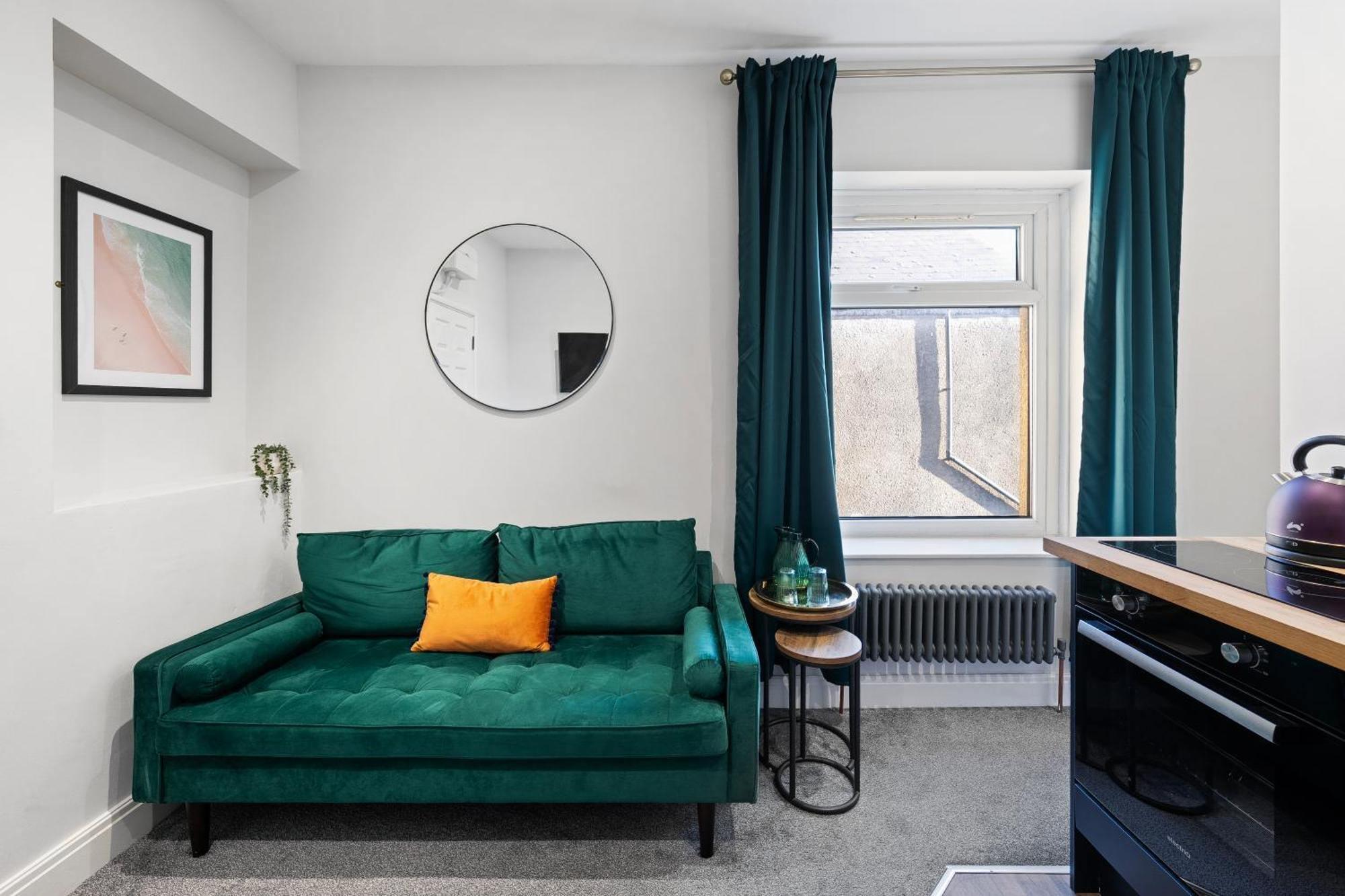 Cosy Modern With Free Parking Holiday home