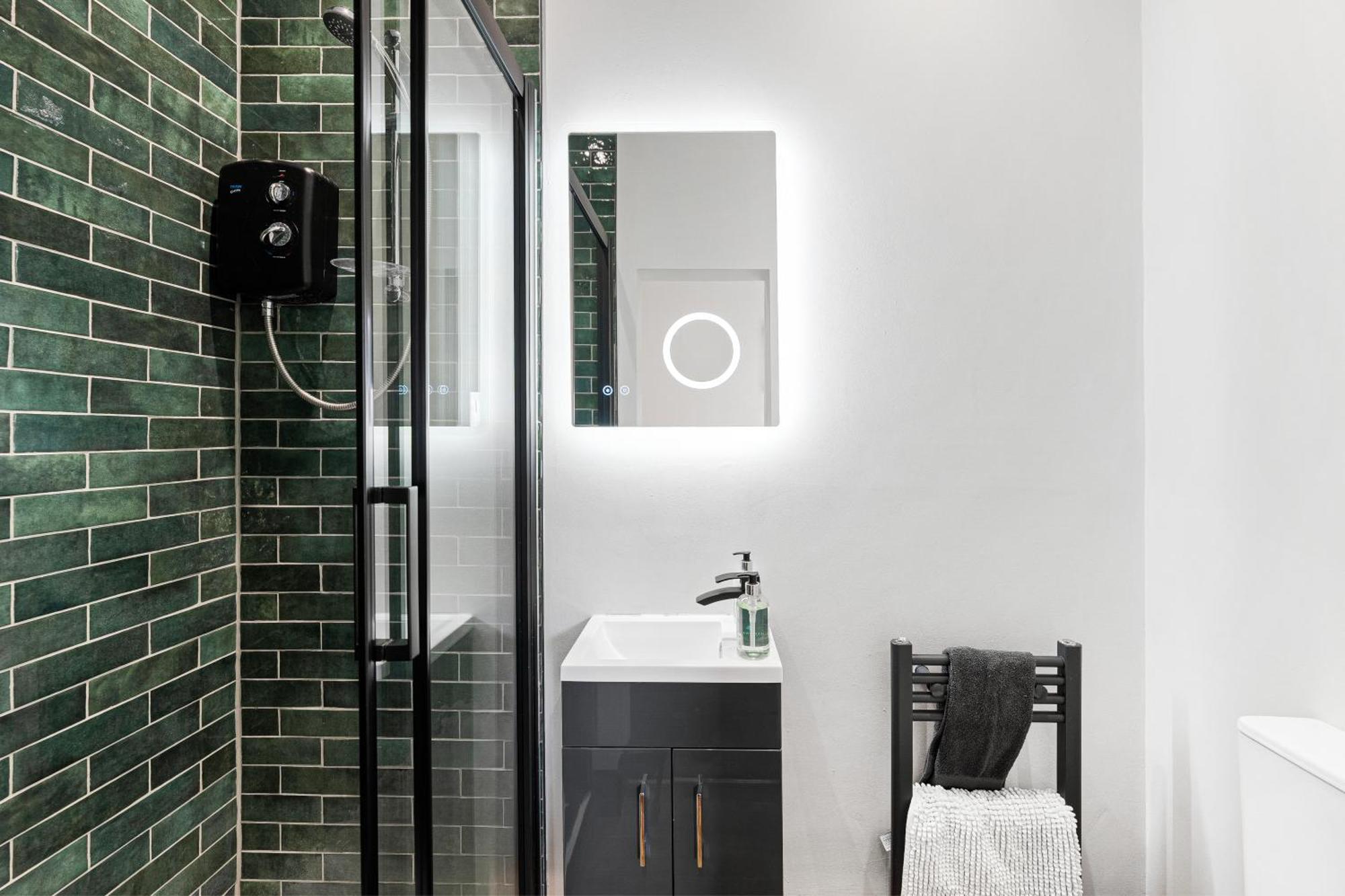Cosy Modern With Free Parking *